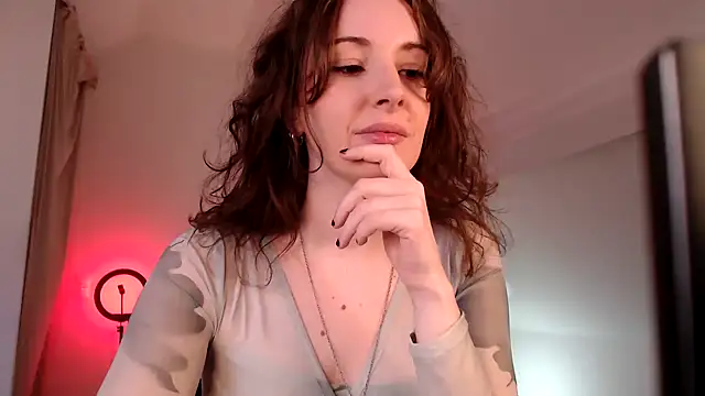 Snapshot of sophia_leurre chatting on 01/07/25, 02:51 sophia leurre online show from 01/07/25, 02:51