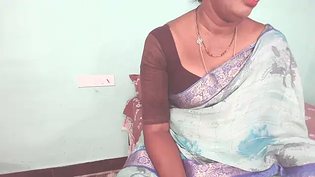 Snapshot of shrutitelugu69 chatting on 06/05/26, 05:18 shrutitelugu69 online show from 06/05/26, 05:18