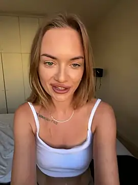 Snapshot of ElenaRebelle chatting on 07/09/26, 04:16 ElenaRebelle online show from 07/09/26, 04:16