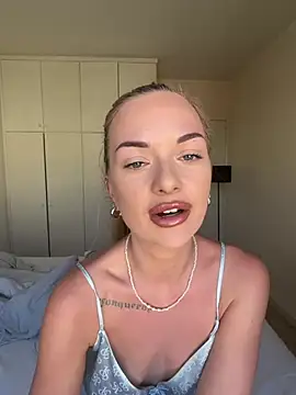 Snapshot of ElenaRebelle chatting on 07/20/26, 07:11 ElenaRebelle online show from 07/20/26, 07:11