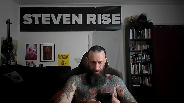 Snapshot of StevenRiseNYC chatting on 04/30/26, 01:45 StevenRiseNYC online show from 04/30/26, 01:45