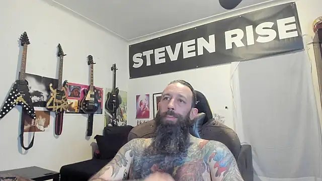 Snapshot of StevenRiseNYC chatting on 05/03/26, 02:39 StevenRiseNYC online show from 05/03/26, 02:39