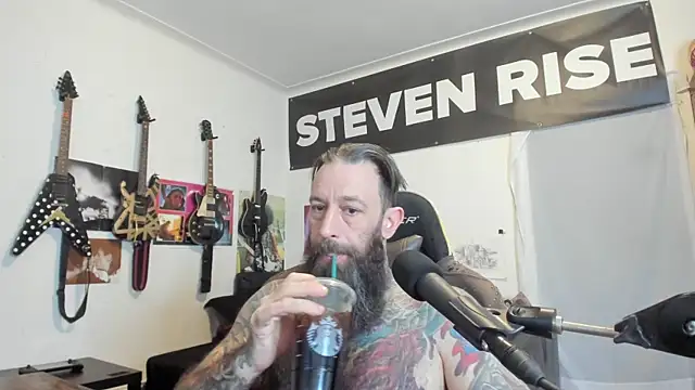 Snapshot of StevenRiseNYC chatting on 05/04/26, 12:45 StevenRiseNYC online show from 05/04/26, 12:45
