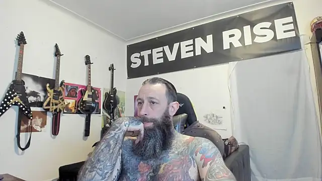 Snapshot of StevenRiseNYC chatting on 05/05/26, 12:51 StevenRiseNYC online show from 05/05/26, 12:51