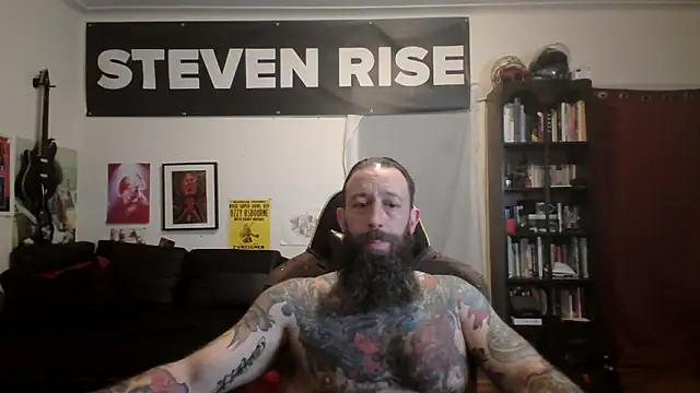 Snapshot of StevenRiseNYC chatting on 05/06/26, 12:19 StevenRiseNYC online show from 05/06/26, 12:19