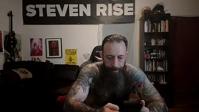 Snapshot of StevenRiseNYC chatting on 05/07/26, 12:27 StevenRiseNYC online show from 05/07/26, 12:27