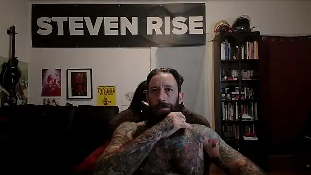 Snapshot of StevenRiseNYC chatting on 05/25/26, 10:54 StevenRiseNYC online show from 05/25/26, 10:54