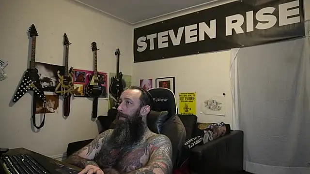 Snapshot of StevenRiseNYC chatting on 05/27/26, 01:57 StevenRiseNYC online show from 05/27/26, 01:57