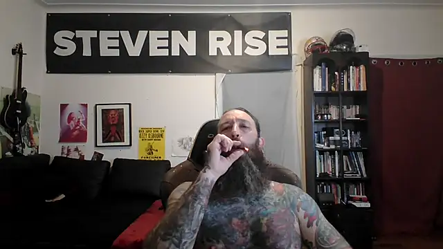 Snapshot of StevenRiseNYC chatting on 06/01/26, 01:40 StevenRiseNYC online show from 06/01/26, 01:40