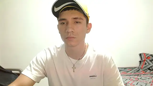 Snapshot of ChicoMaloFfF chatting on 04/25/26, 12:35 ChicoMaloFfF online show from 04/25/26, 12:35