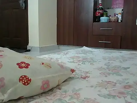 sweet-fancy online show from 10/28/25, 07:12