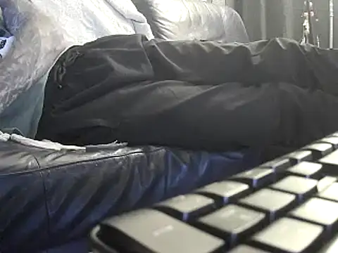 Snapshot of PIercingBoy38 chatting on 01/11/25, 06:44 PIercingBoy38 online show from 01/11/25, 06:44