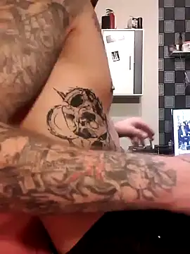 Snapshot of PIercingBoy38 chatting on 01/20/25, 09:22 PIercingBoy38 online show from 01/20/25, 09:22