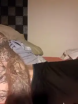 Snapshot of PIercingBoy38 chatting on 01/22/25, 04:02 PIercingBoy38 online show from 01/22/25, 04:02