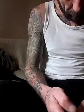 Snapshot of PIercingBoy38 chatting on 01/22/25, 01:11 PIercingBoy38 online show from 01/22/25, 01:11