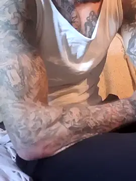 Snapshot of PIercingBoy38 chatting on 02/06/25, 01:43 PIercingBoy38 online show from 02/06/25, 01:43