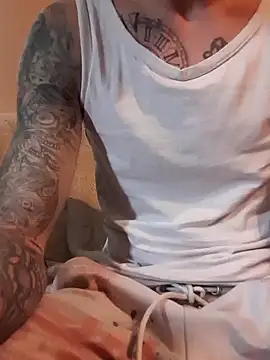 Snapshot of PIercingBoy38 chatting on 02/10/25, 03:10 PIercingBoy38 online show from 02/10/25, 03:10