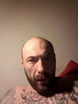 Snapshot of PIercingBoy38 chatting on 02/25/25, 10:39 PIercingBoy38 online show from 02/25/25, 10:39