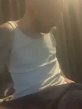 Snapshot of PIercingBoy38 chatting on 03/02/25, 05:04 PIercingBoy38 online show from 03/02/25, 05:04