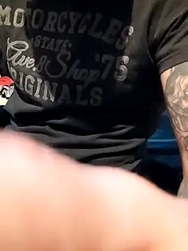 Snapshot of PIercingBoy38 chatting on 09/14/25, 05:23 PIercingBoy38 online show from 09/14/25, 05:23