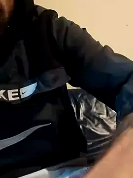 Snapshot of PIercingBoy38 chatting on 10/04/25, 04:27 PIercingBoy38 online show from 10/04/25, 04:27