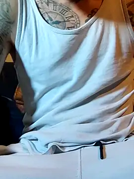 Snapshot of PIercingBoy38 chatting on 10/16/25, 11:33 PIercingBoy38 online show from 10/16/25, 11:33