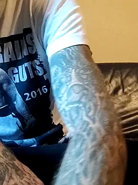 Snapshot of PIercingBoy38 chatting on 10/22/25, 03:01 PIercingBoy38 online show from 10/22/25, 03:01