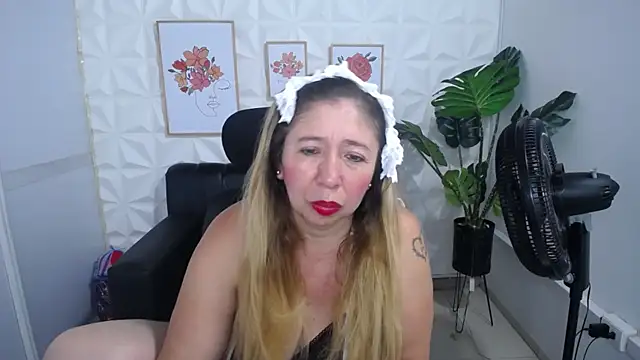 Valentinaa mature online show from 03/23/25, 12:04