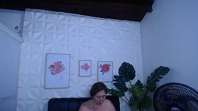 Valentinaa mature online show from 09/16/25, 12:55