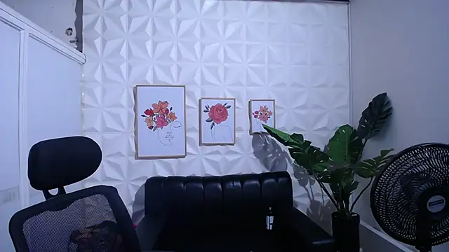 Valentinaa mature online show from 11/14/25, 11:13