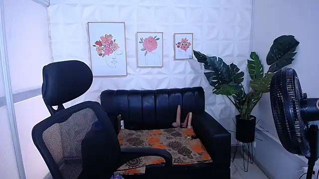 Valentinaa mature online show from 03/06/26, 07:43