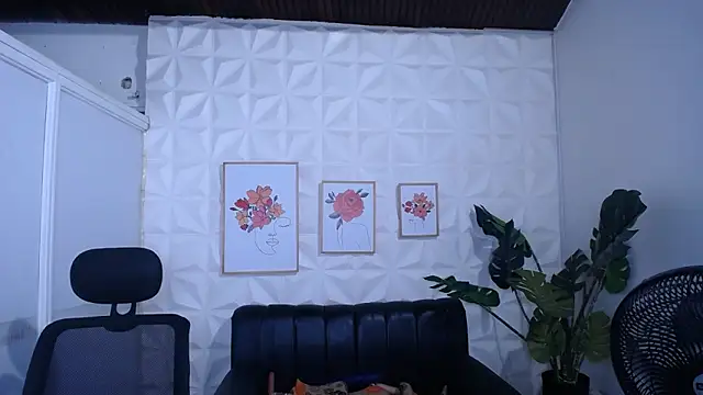 Valentinaa mature online show from 03/17/26, 08:06