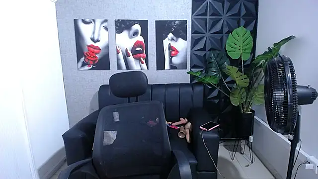 Snapshot of Valentinaa_mature chatting on 05/29/26, 02:53 Valentinaa mature online show from 05/29/26, 02:53