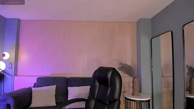 LizzHamilton   online show from 09/19/25, 12:50