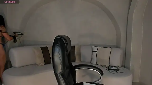 LizzHamilton   online show from 11/05/25, 09:15