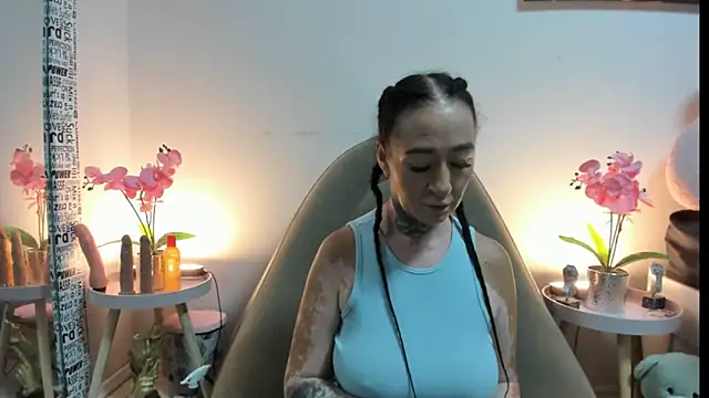 Rayanablackandwhite online show from 09/09/25, 09:36