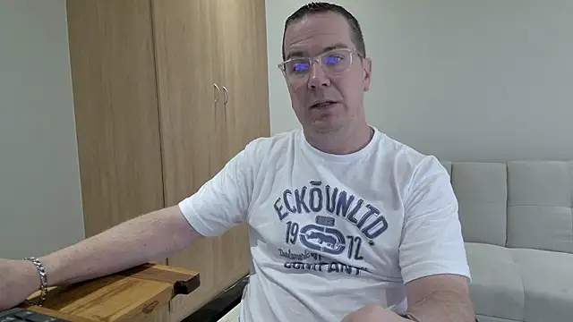 BrettJ81 online show from 12/17/25, 01:17