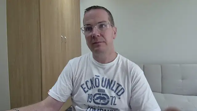 Snapshot of BrettJ81 chatting on 05/29/26, 02:04 BrettJ81 online show from 05/29/26, 02:04