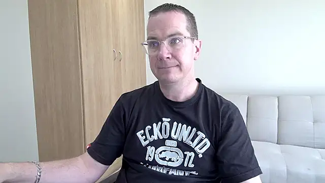 Snapshot of BrettJ81 chatting on 05/30/26, 11:29 BrettJ81 online show from 05/30/26, 11:29