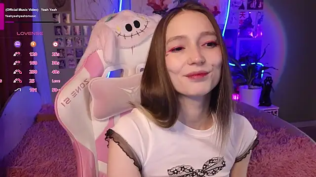 Snapshot of Evie_Ro chatting on 05/11/26, 02:56 Evie Ro online show from 05/11/26, 02:56