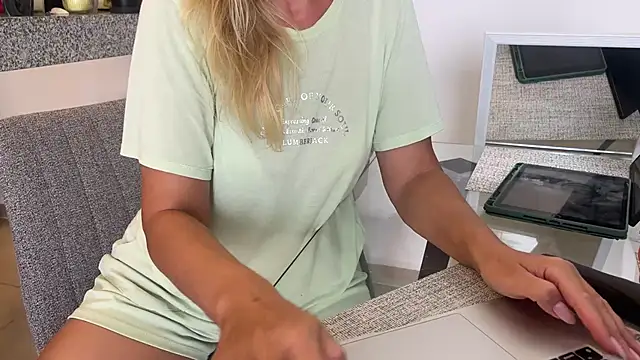 mommy nadin online show from 03/07/25, 09:48