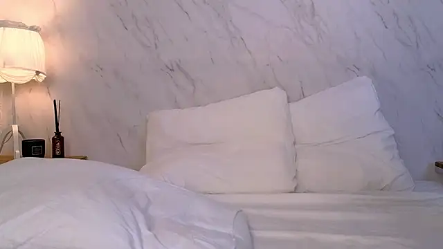 LOLALEWIS online show from 01/08/26, 03:53