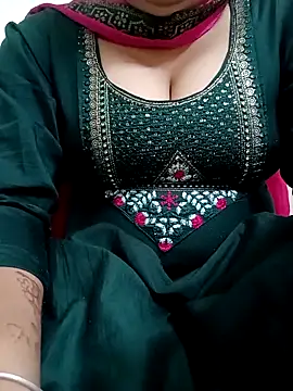 Snapshot of 09punjabi chatting on 10/15/25, 05:18 09punjabi online show from 10/15/25, 05:18