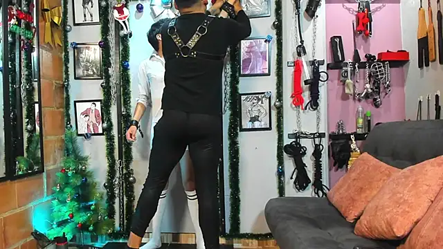 Snapshot of dom2travelersss chatting on 12/30/24, 01:58 dom2travelersss online show from 12/30/24, 01:58