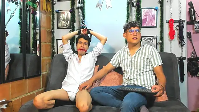 Snapshot of dom2travelersss chatting on 01/06/25, 02:14 dom2travelersss online show from 01/06/25, 02:14