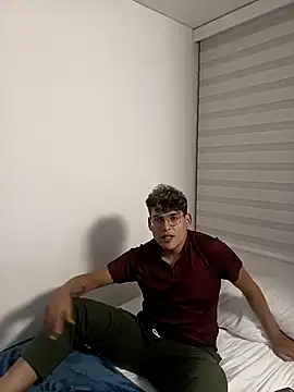 Snapshot of dom2travelersss chatting on 01/16/25, 03:35 dom2travelersss online show from 01/16/25, 03:35