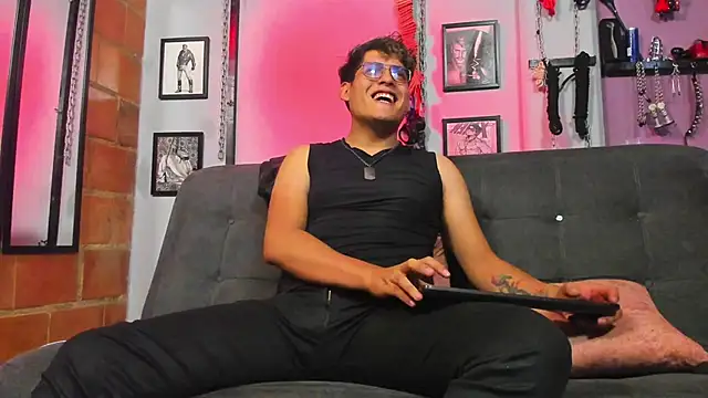 Snapshot of dom2travelersss chatting on 03/16/25, 09:16 dom2travelersss online show from 03/16/25, 09:16