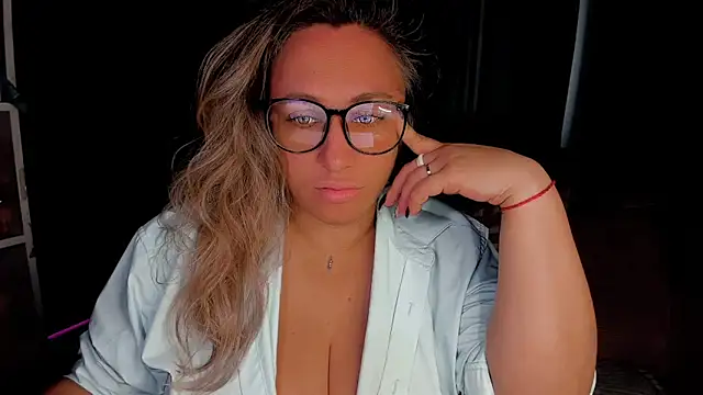 Snapshot of CumOnMy_Tits chatting on 09/29/25, 02:27 CumOnMy Tits online show from 09/29/25, 02:27