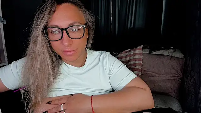 Snapshot of CumOnMy_Tits chatting on 10/01/25, 12:49 CumOnMy Tits online show from 10/01/25, 12:49