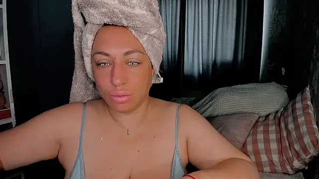 Snapshot of CumOnMy_Tits chatting on 10/15/25, 02:11 CumOnMy Tits online show from 10/15/25, 02:11